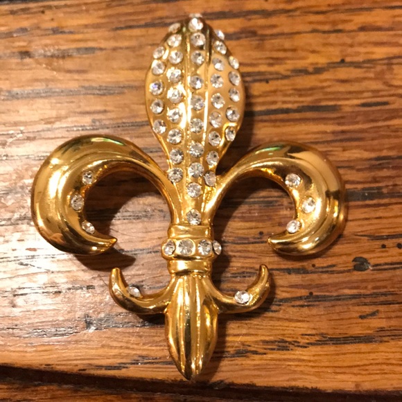 Jewelry - Gold tone rhinestone Fleur de Lis brooch/pendant